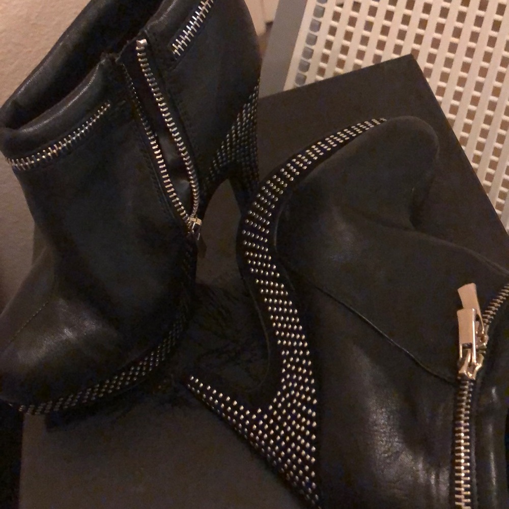 Ankle boots - Picture 2 of 2